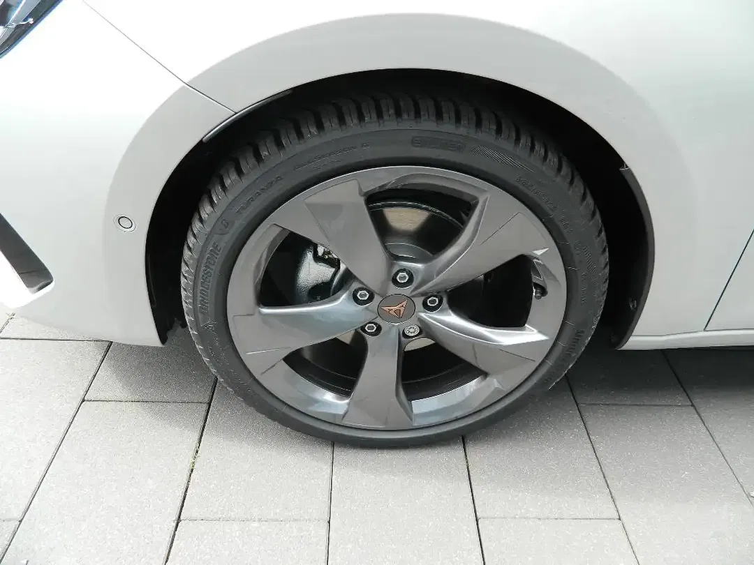 CUPRA Leon - Thumbnail 4