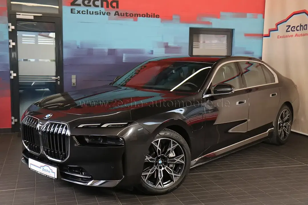 BMW 750 - foto 1