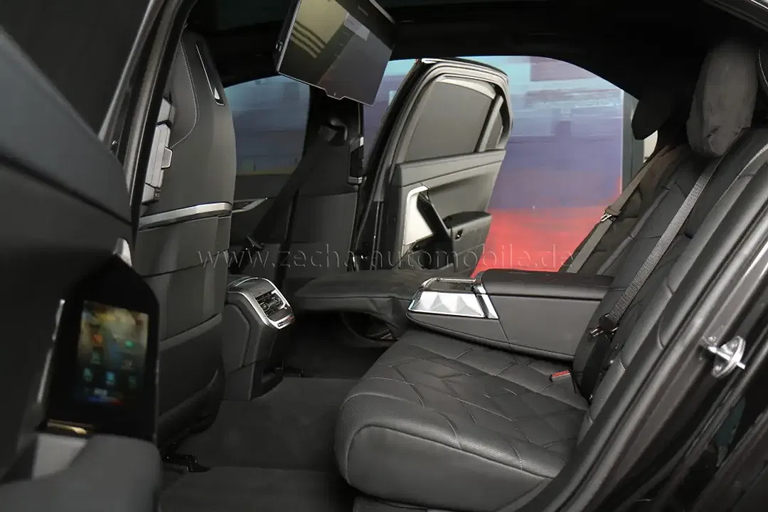 BMW 750 - Thumbnail 19