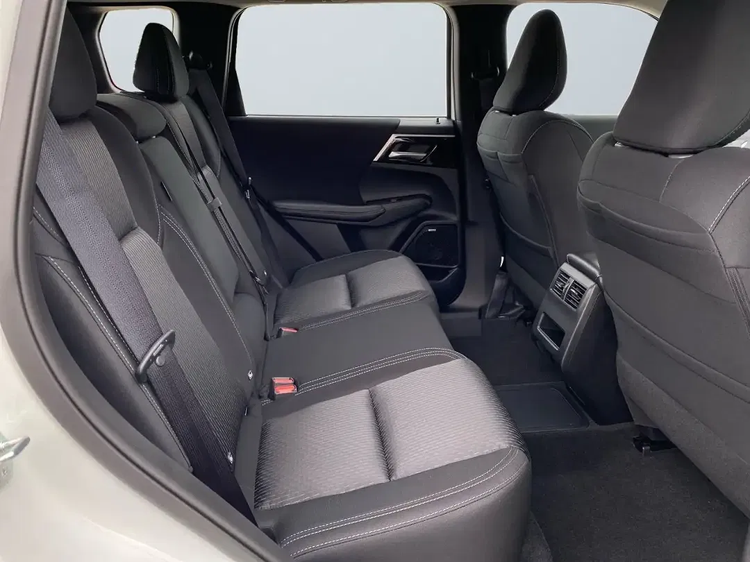 Mitsubishi Outlander - Thumbnail 11