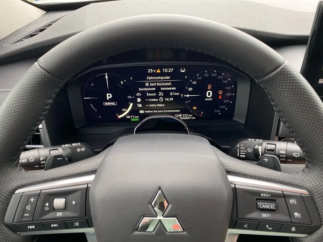 Mitsubishi Outlander - Thumbnail 12
