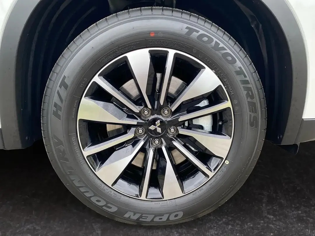 Mitsubishi Outlander - Thumbnail 15