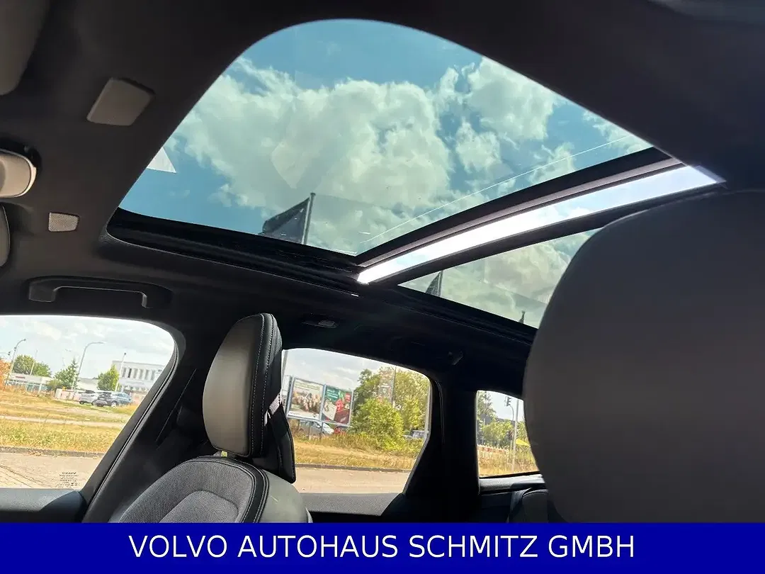 Volvo XC60 - Thumbnail 4