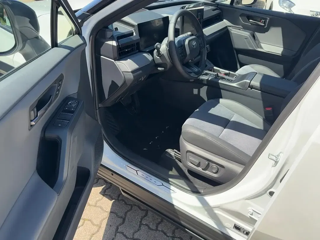 Toyota RAV 4 - Thumbnail 11