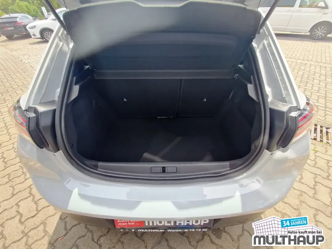 Peugeot 208 - Thumbnail 11