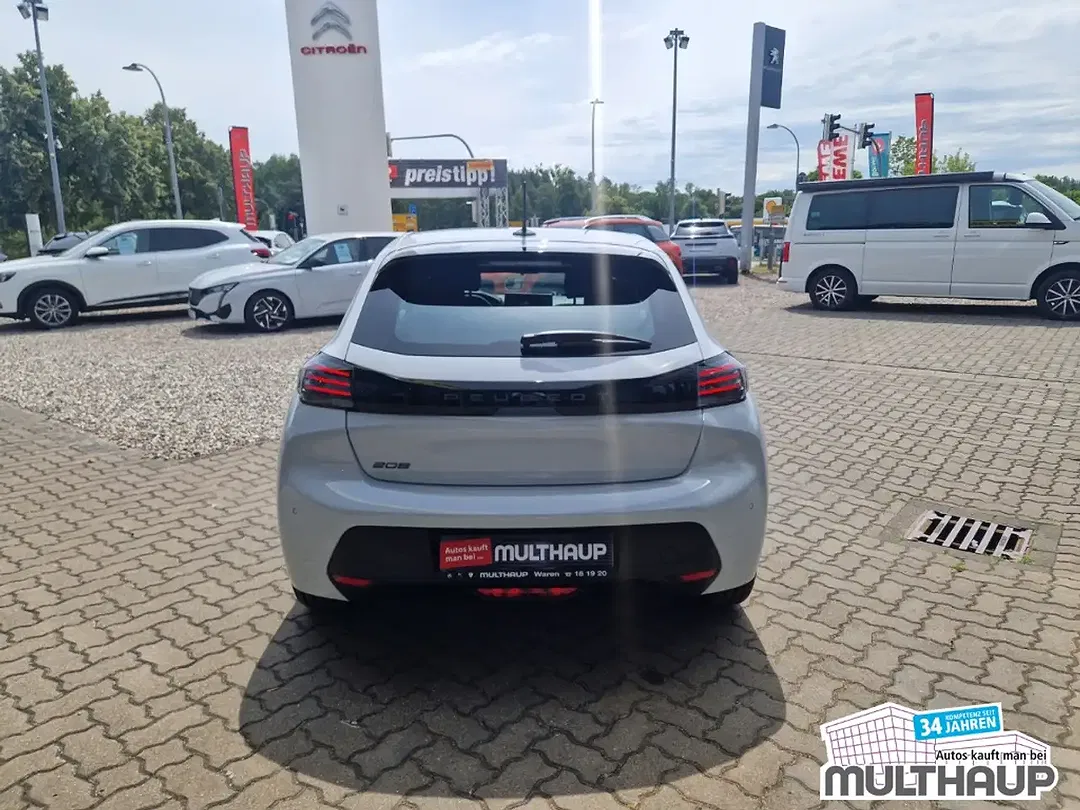 Peugeot 208 - Thumbnail 12