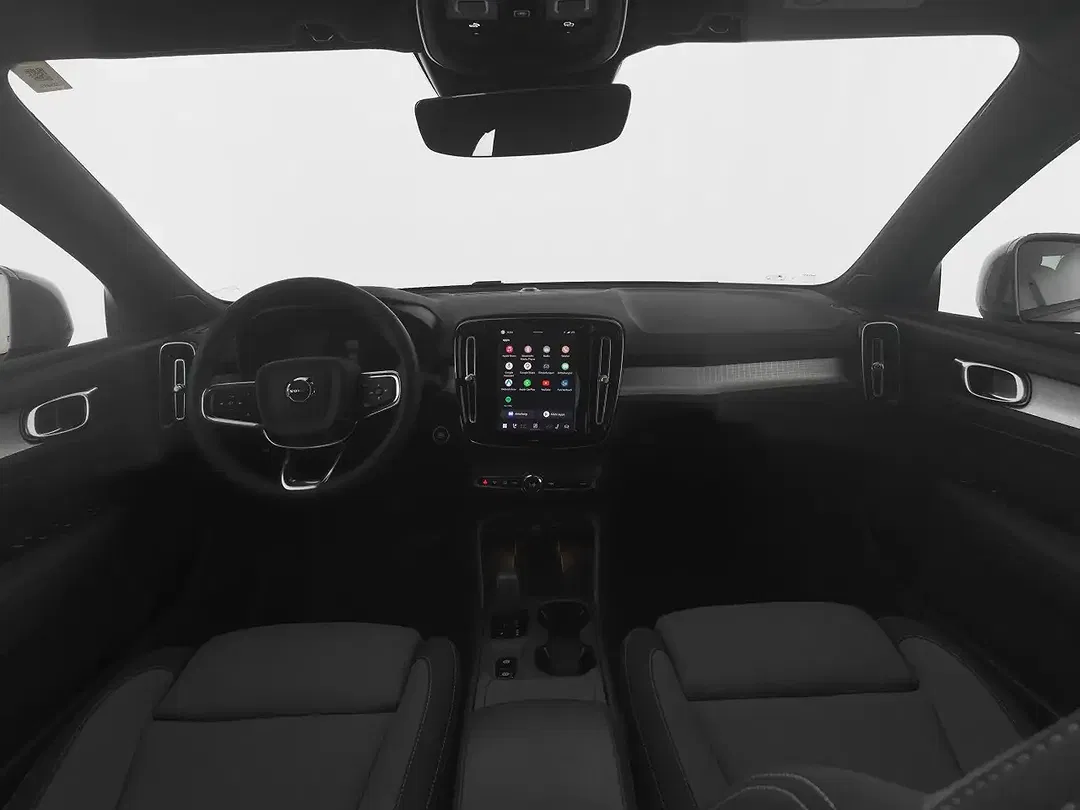 Volvo XC40 - Thumbnail 3