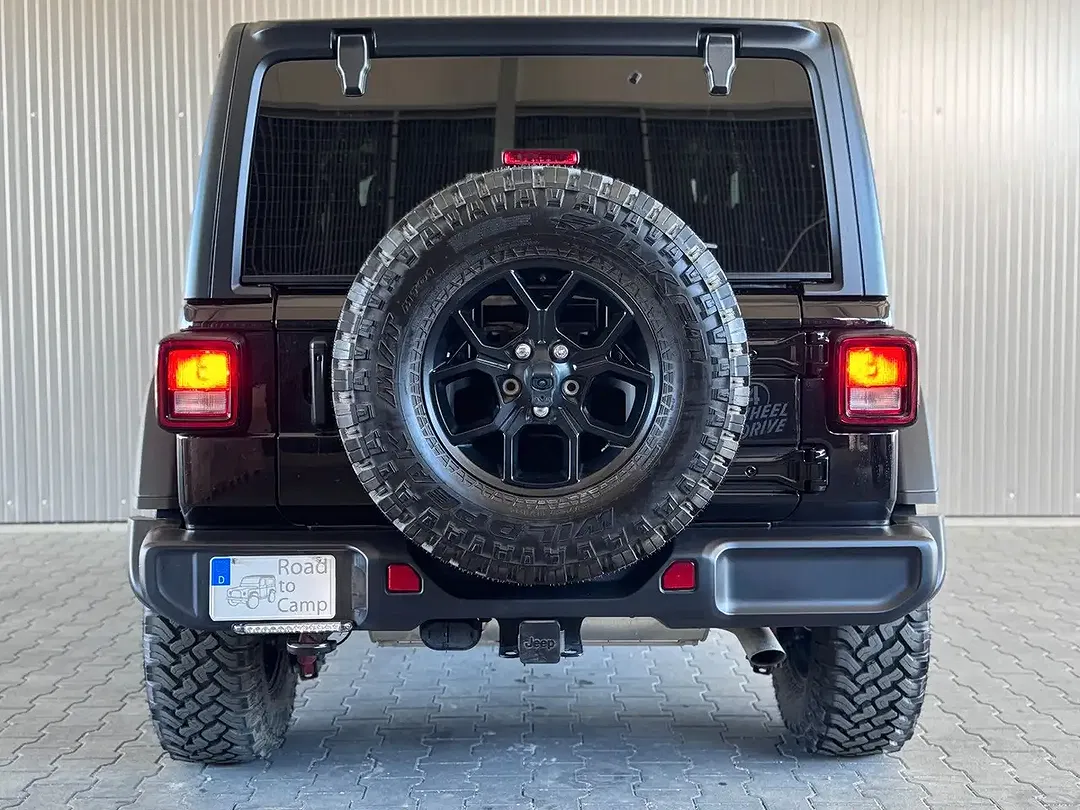 Jeep Wrangler - Thumbnail 13