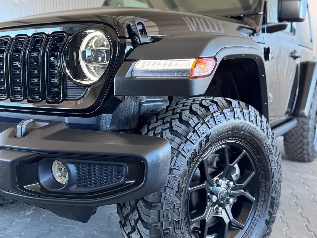 Jeep Wrangler - Thumbnail 3