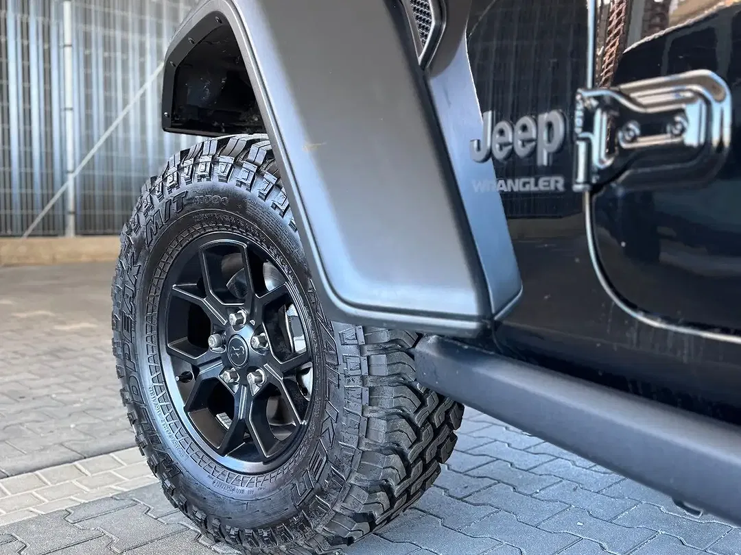 Jeep Wrangler - Thumbnail 6