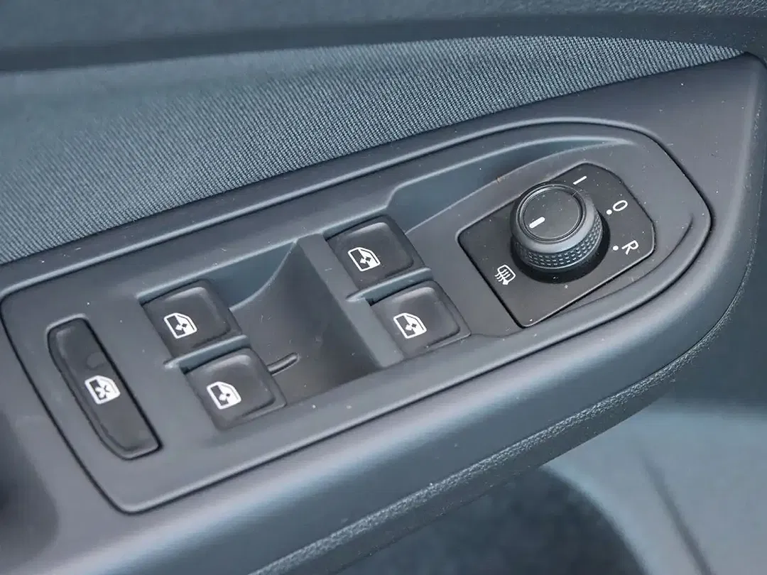 Volkswagen Golf - Thumbnail 14