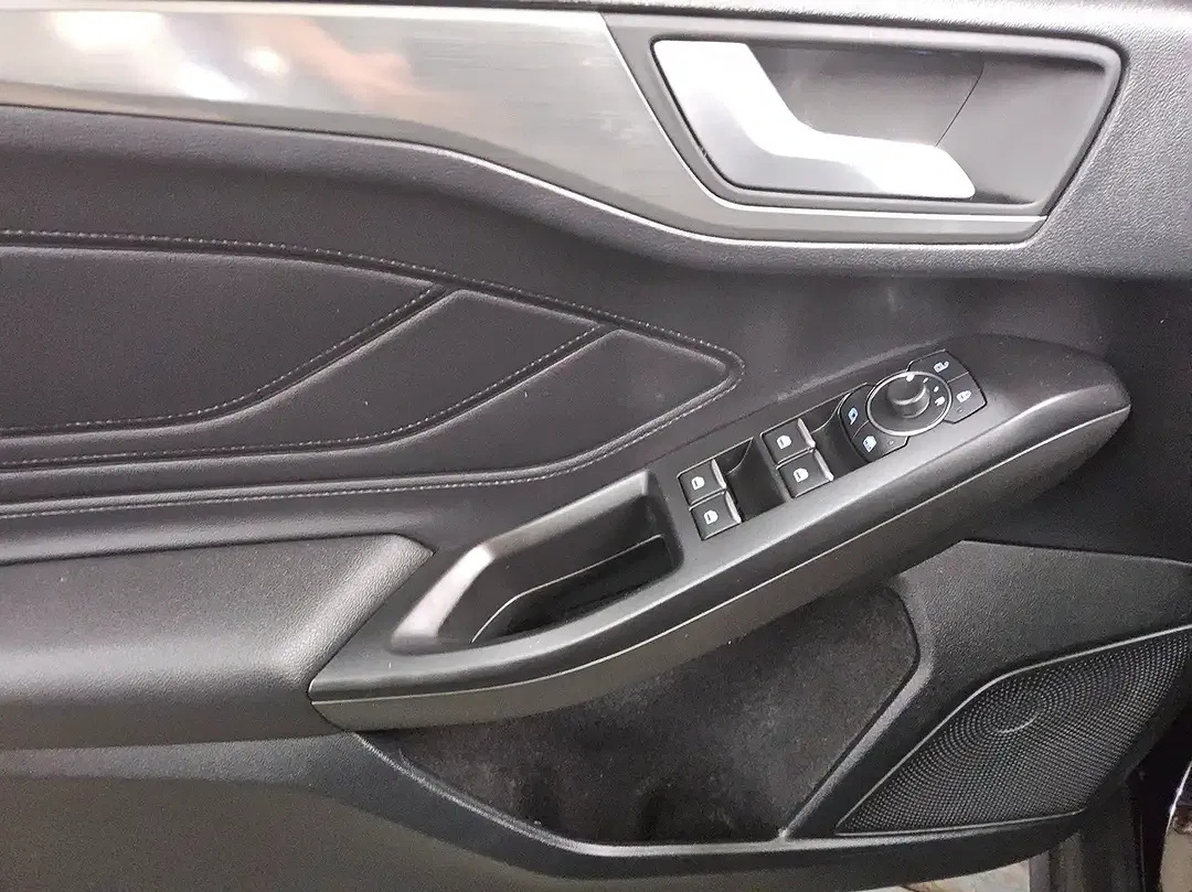 Ford Focus - Thumbnail 5