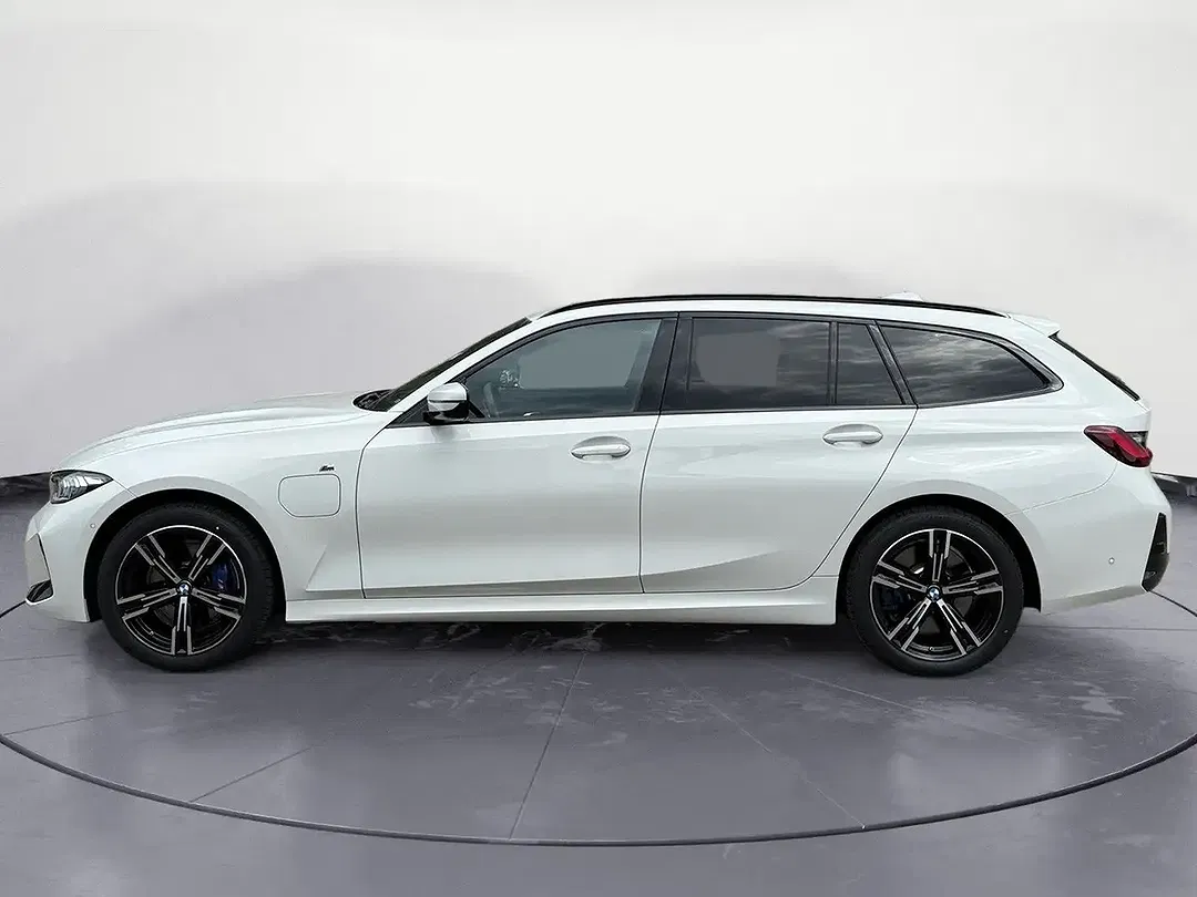 BMW 330 - Thumbnail 2