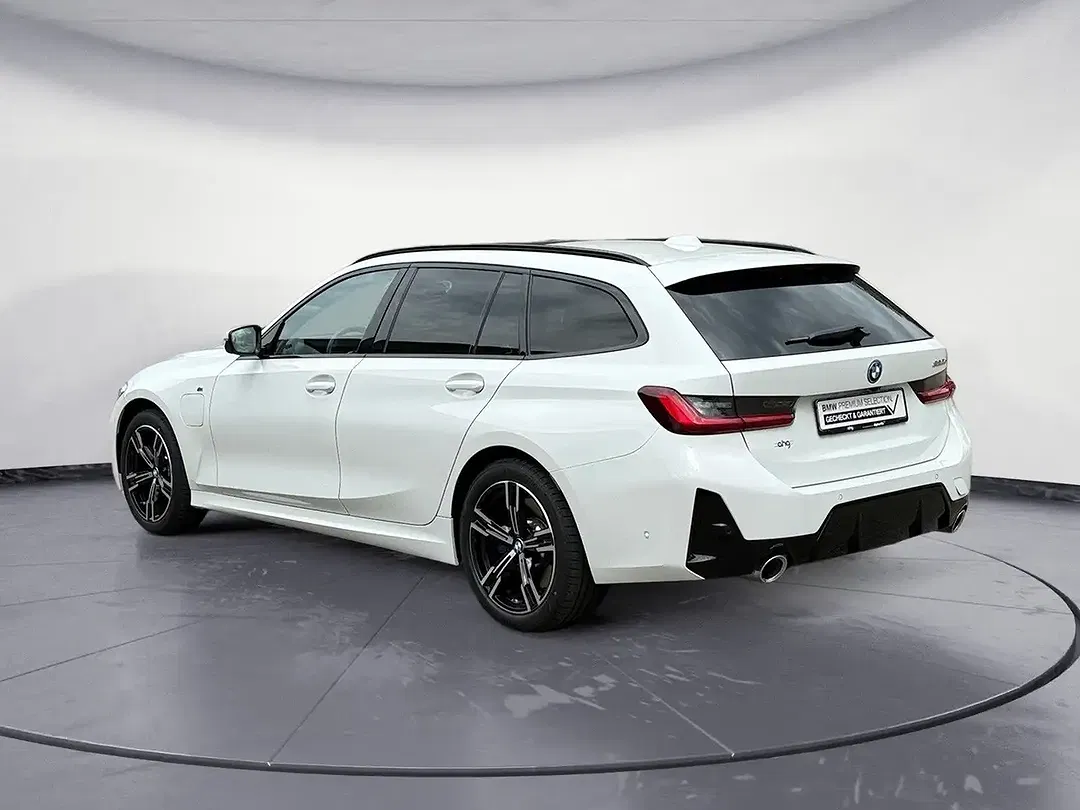 BMW 330 - Thumbnail 3