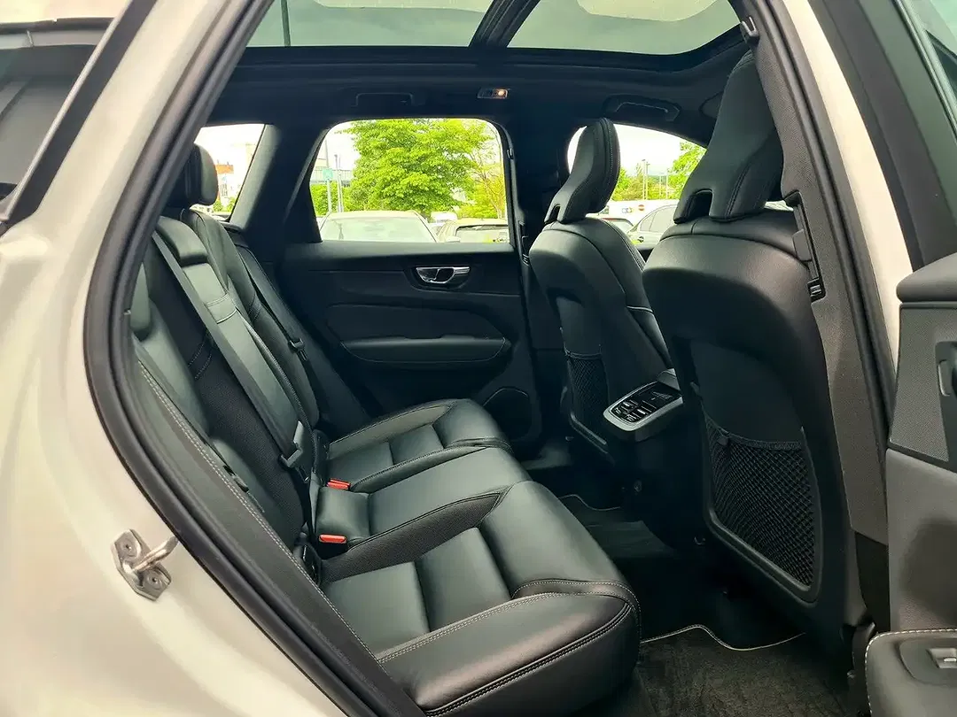 Volvo XC60 B4 R-Design - foto 8