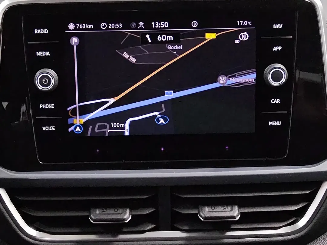 Volkswagen T-Roc - Thumbnail 4