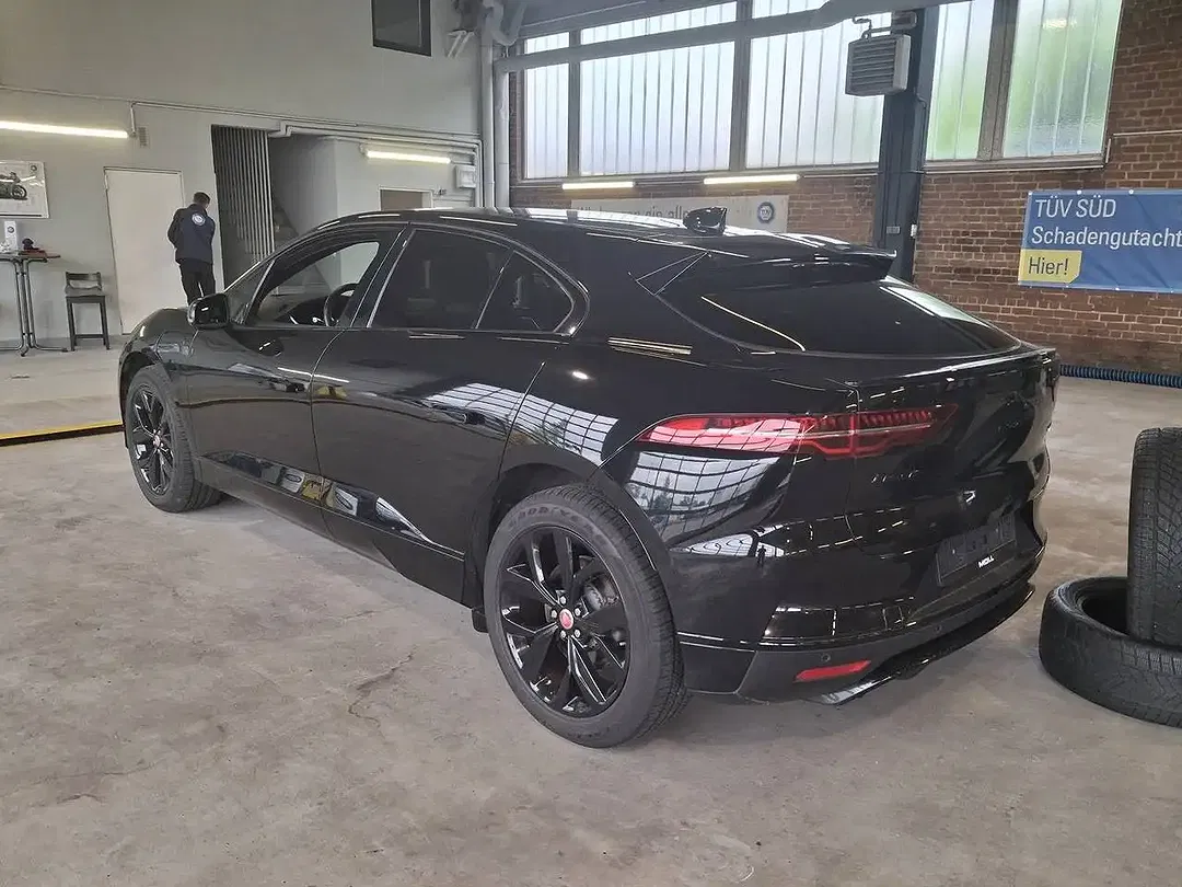 Jaguar I-Pace - Thumbnail 4