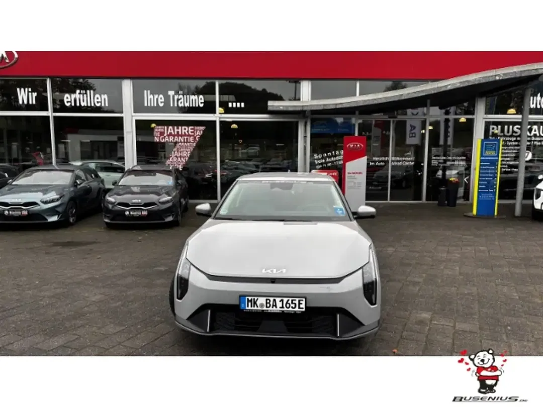 Kia EV4 - Thumbnail 1