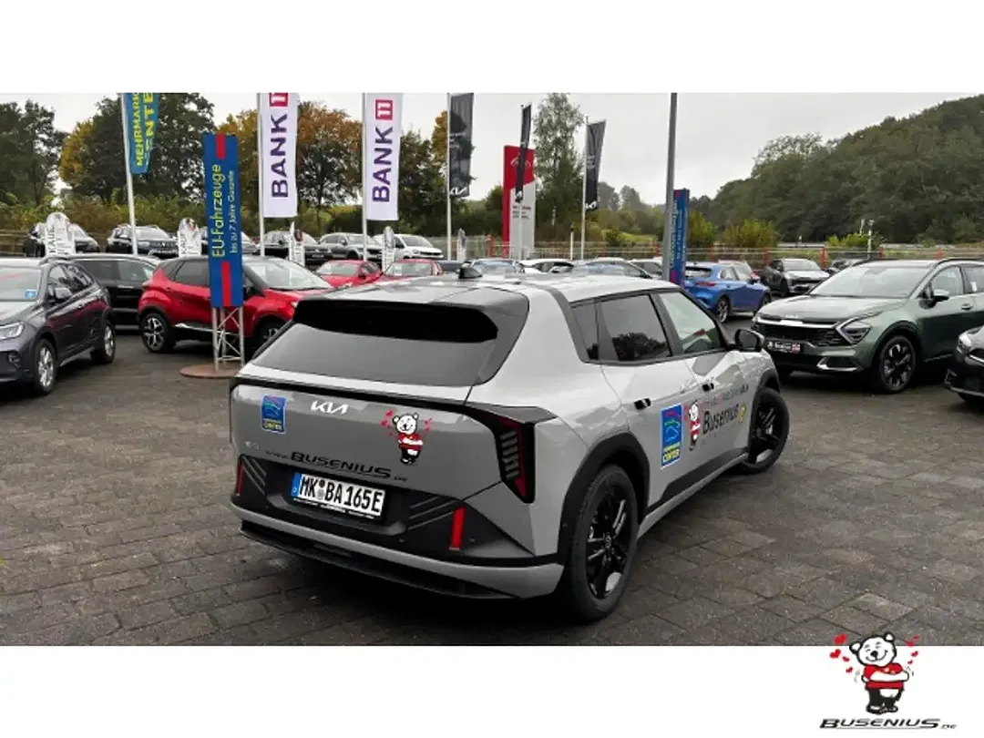 Kia EV4 - Thumbnail 2