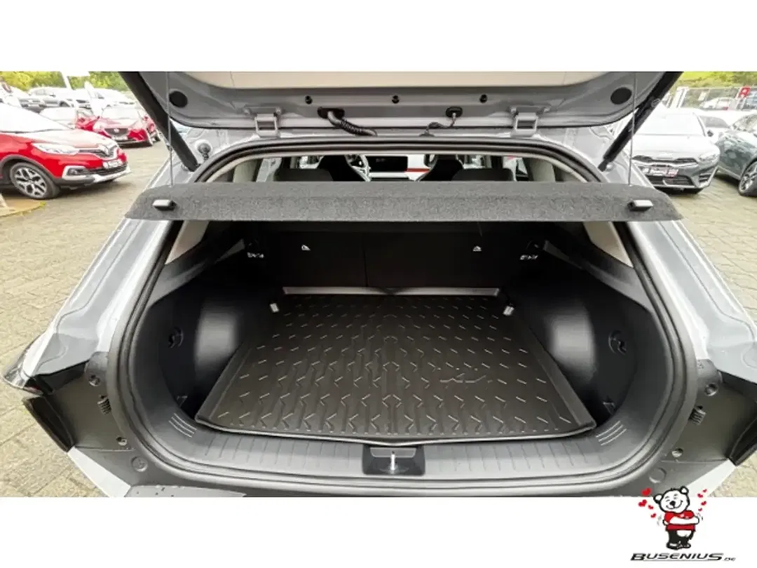 Kia EV4 - Thumbnail 4