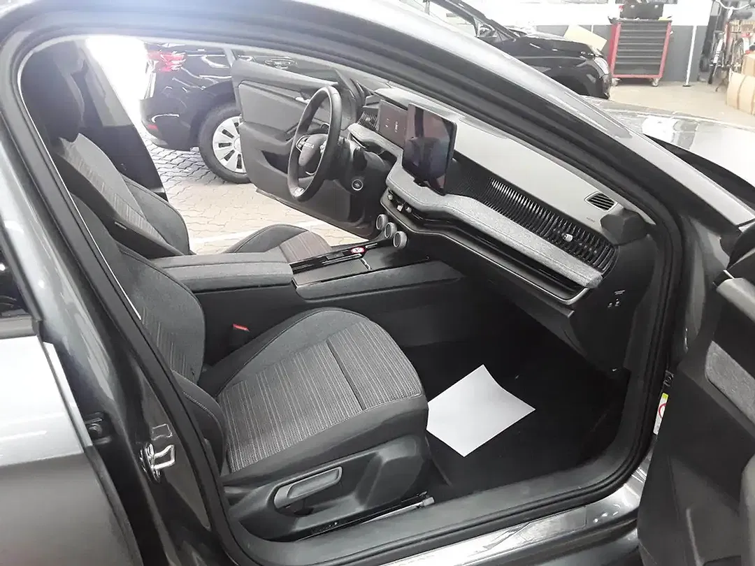 Skoda Superb - Thumbnail 3