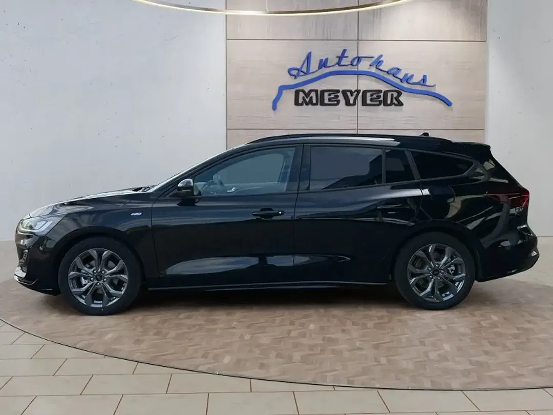 Ford Focus - Thumbnail 3