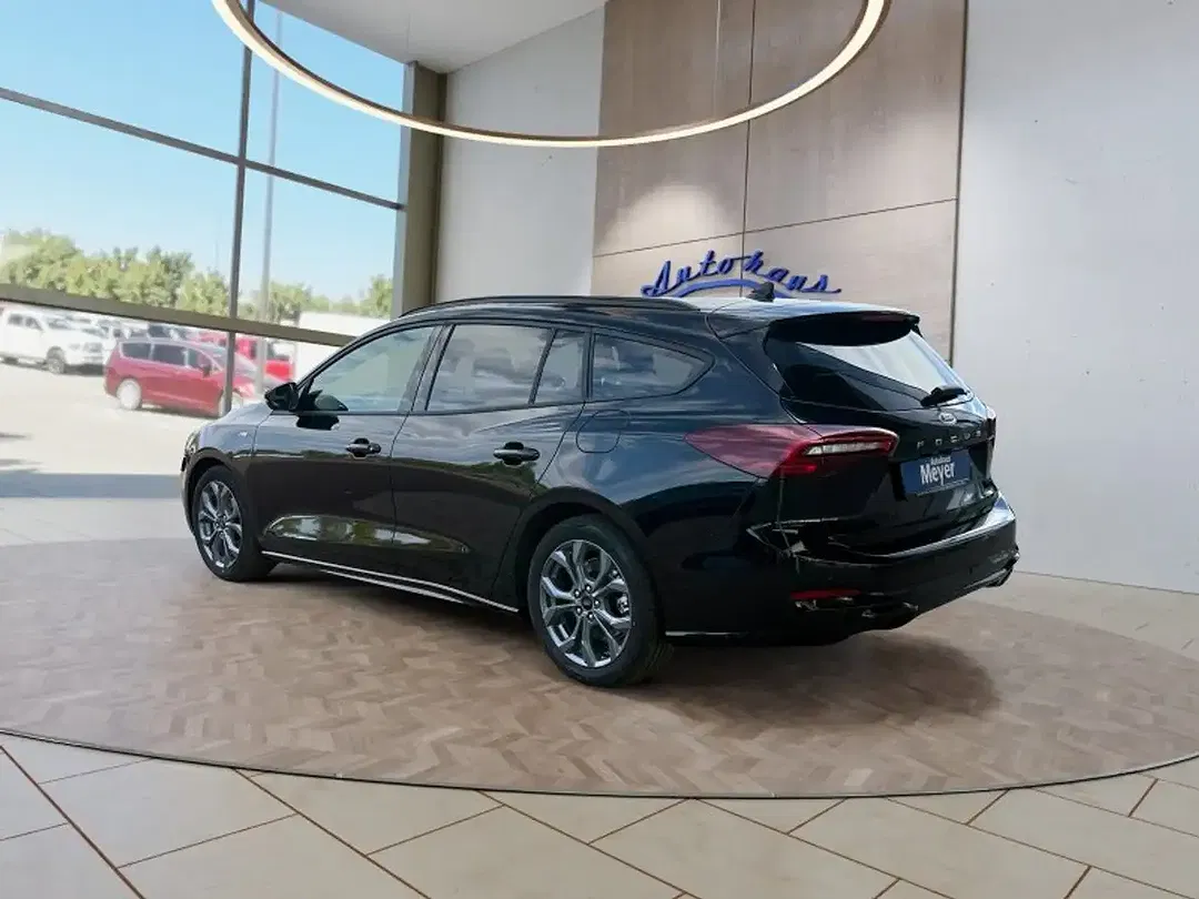 Ford Focus - Thumbnail 4