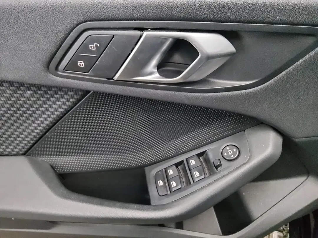 BMW 118 - Thumbnail 9