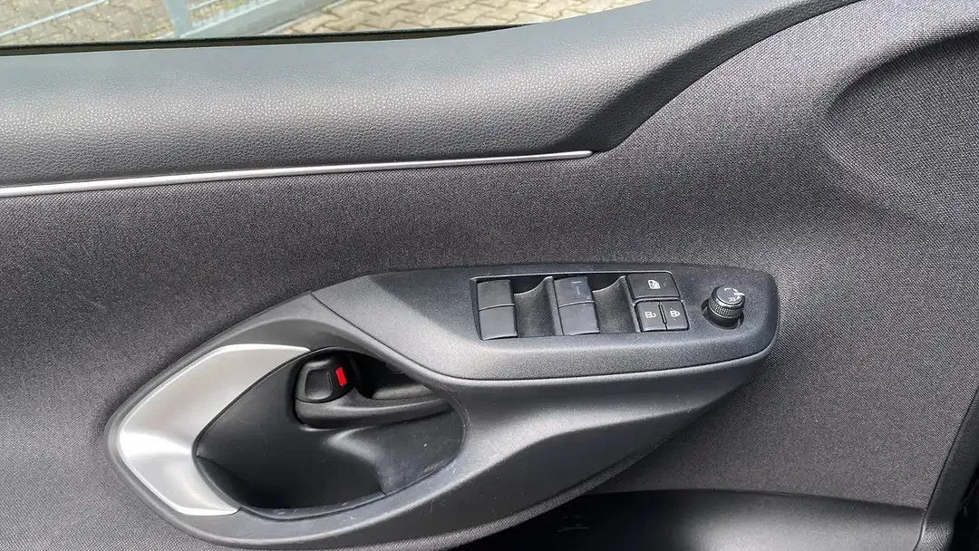 Mazda 2 - Thumbnail 11