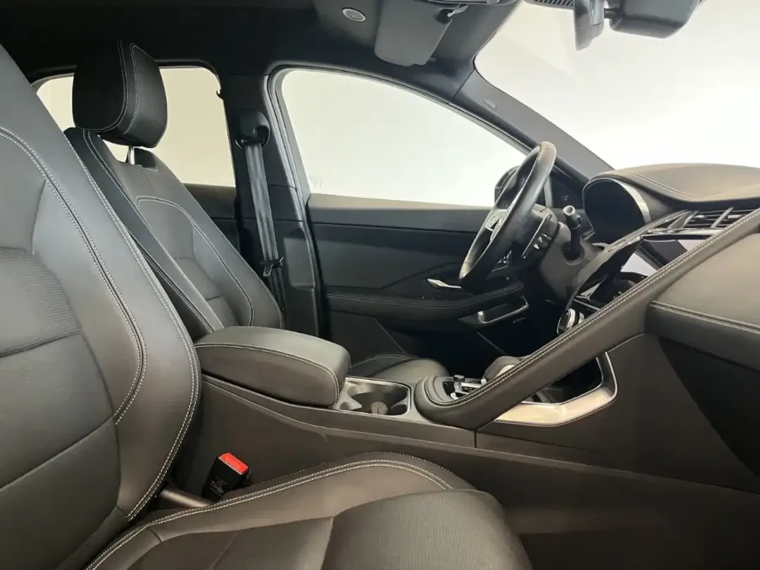 Jaguar E-Pace - Thumbnail 3
