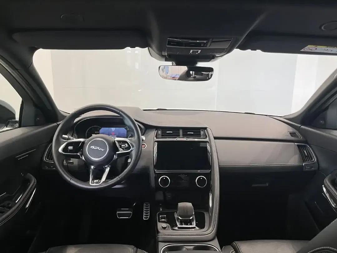 Jaguar E-Pace - Thumbnail 4
