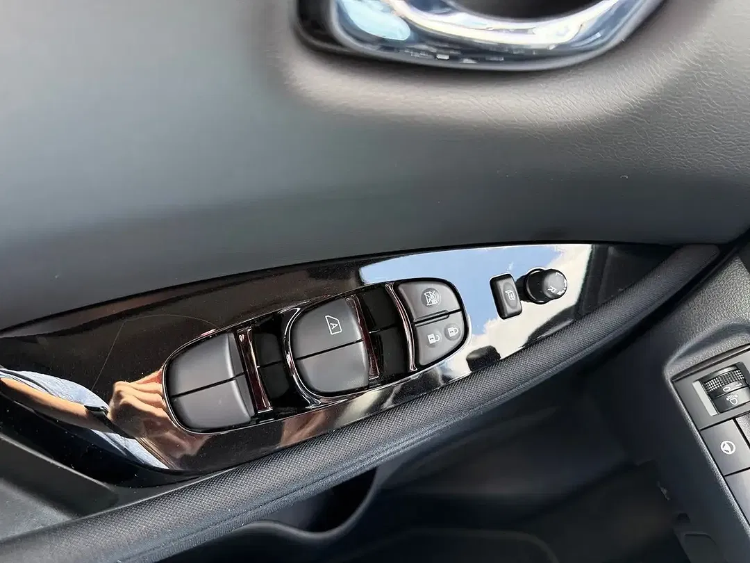 Nissan Leaf - Thumbnail 11