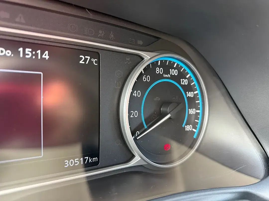 Nissan Leaf - Thumbnail 13