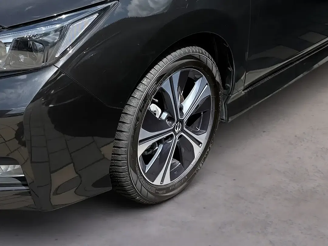 Nissan Leaf - Thumbnail 8