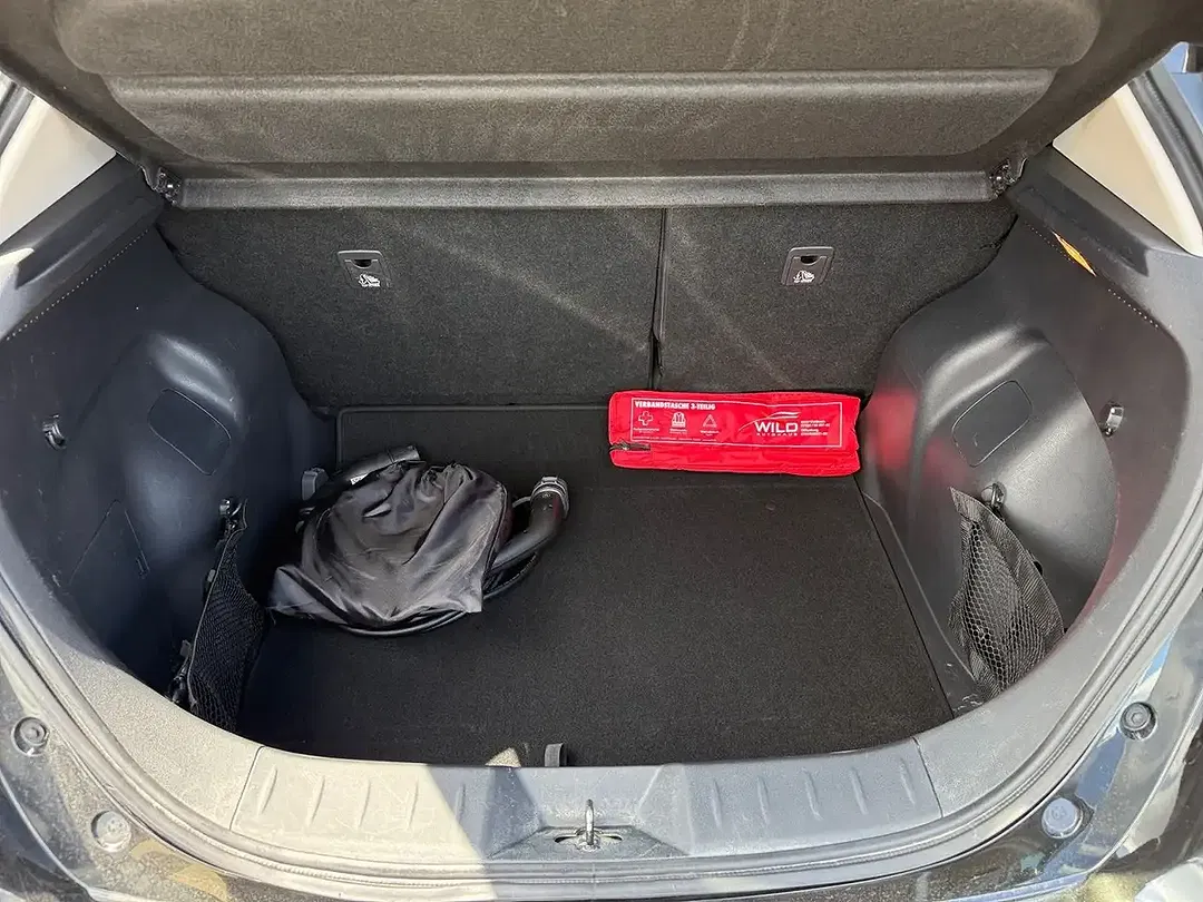 Nissan Leaf - Thumbnail 9