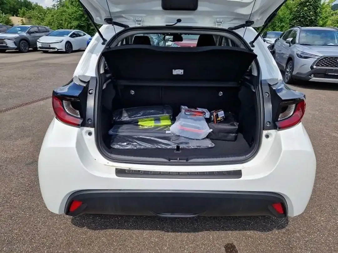 Toyota Yaris - Thumbnail 12