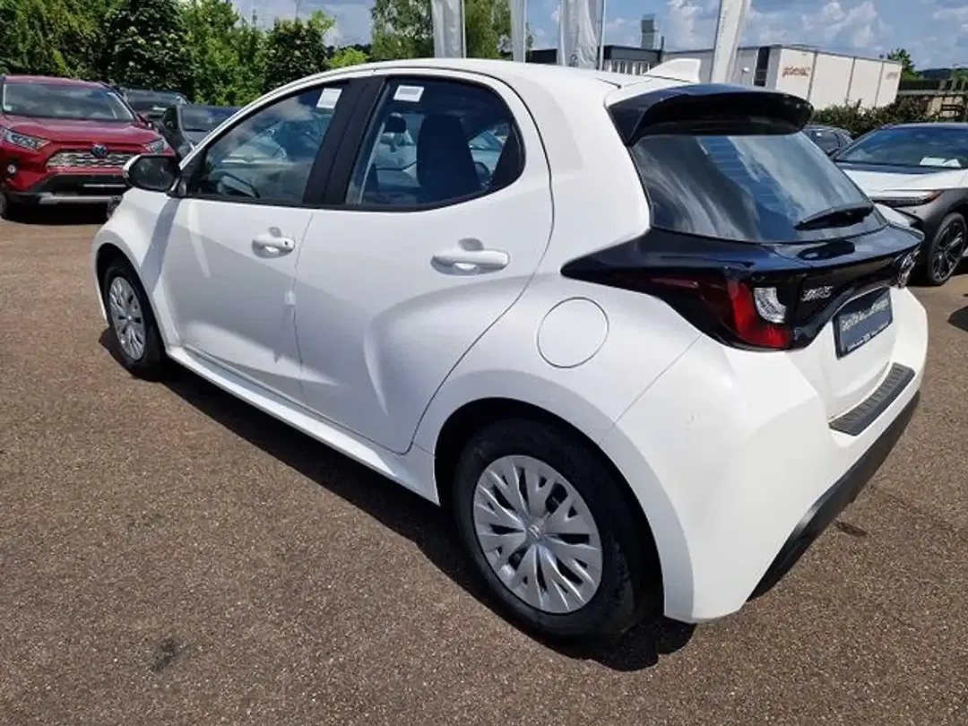 Toyota Yaris - Thumbnail 3