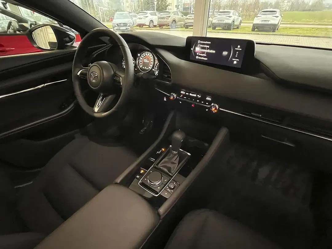 Mazda 3 - Thumbnail 3