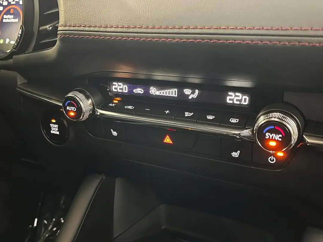 Mazda 3 - Thumbnail 4