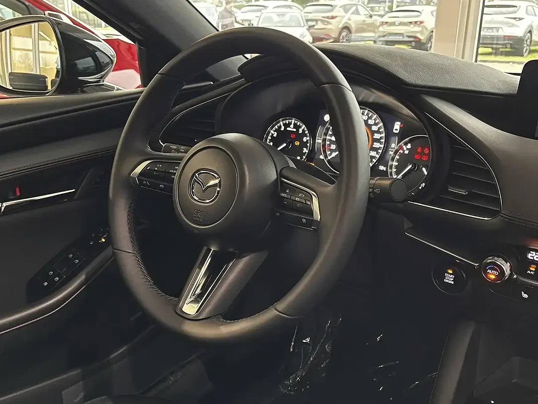 Mazda 3 - Thumbnail 5