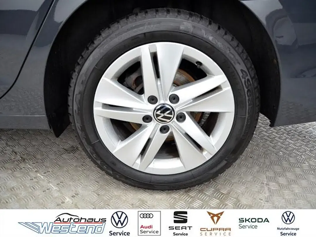 Volkswagen Golf - Thumbnail 5
