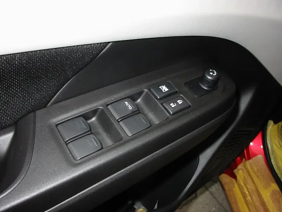 Suzuki Swift - Thumbnail 12