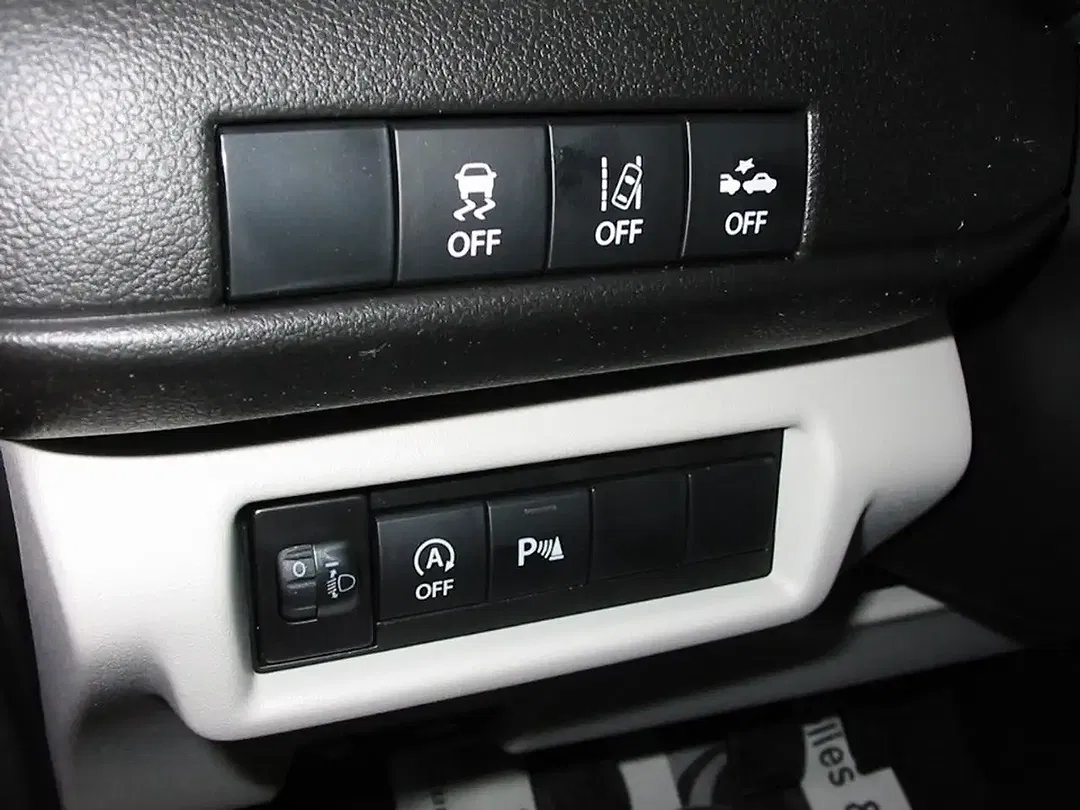 Suzuki Swift - Thumbnail 14
