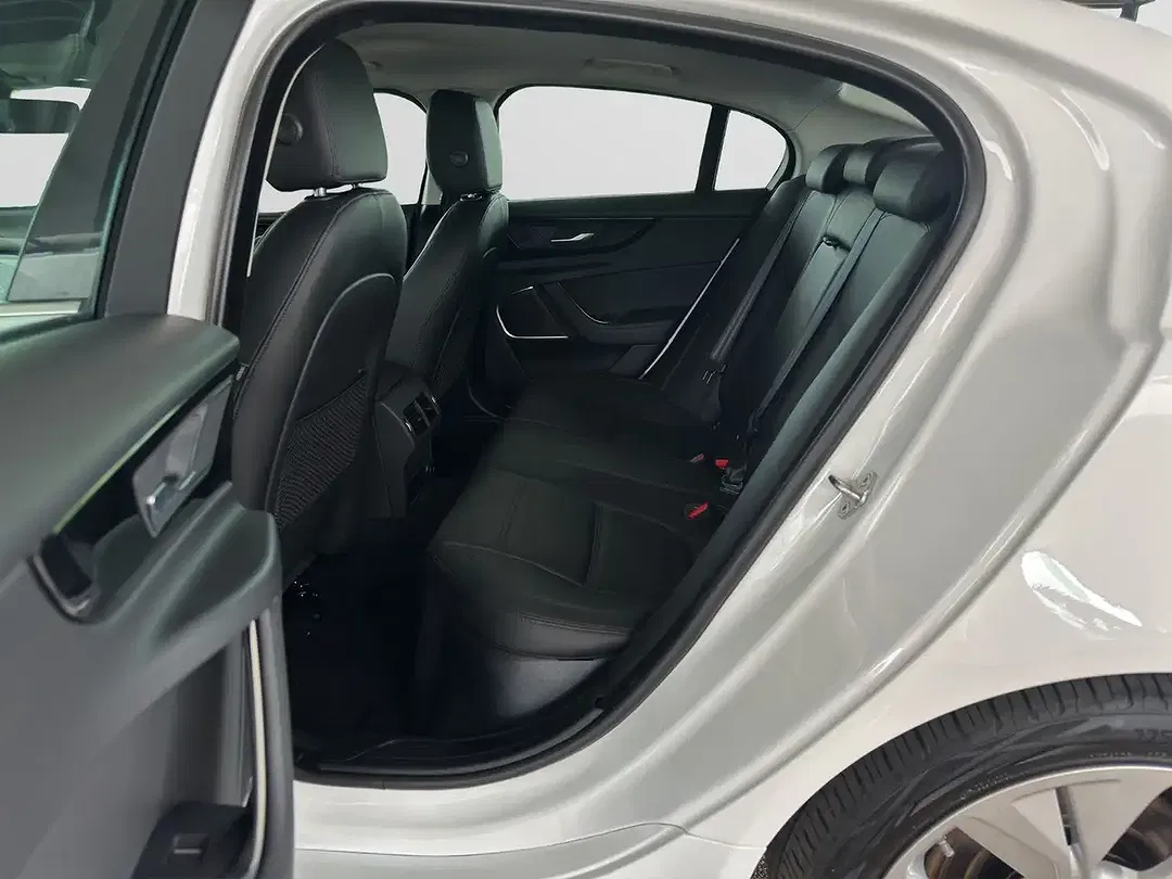 Jaguar XE P250 S - foto 15