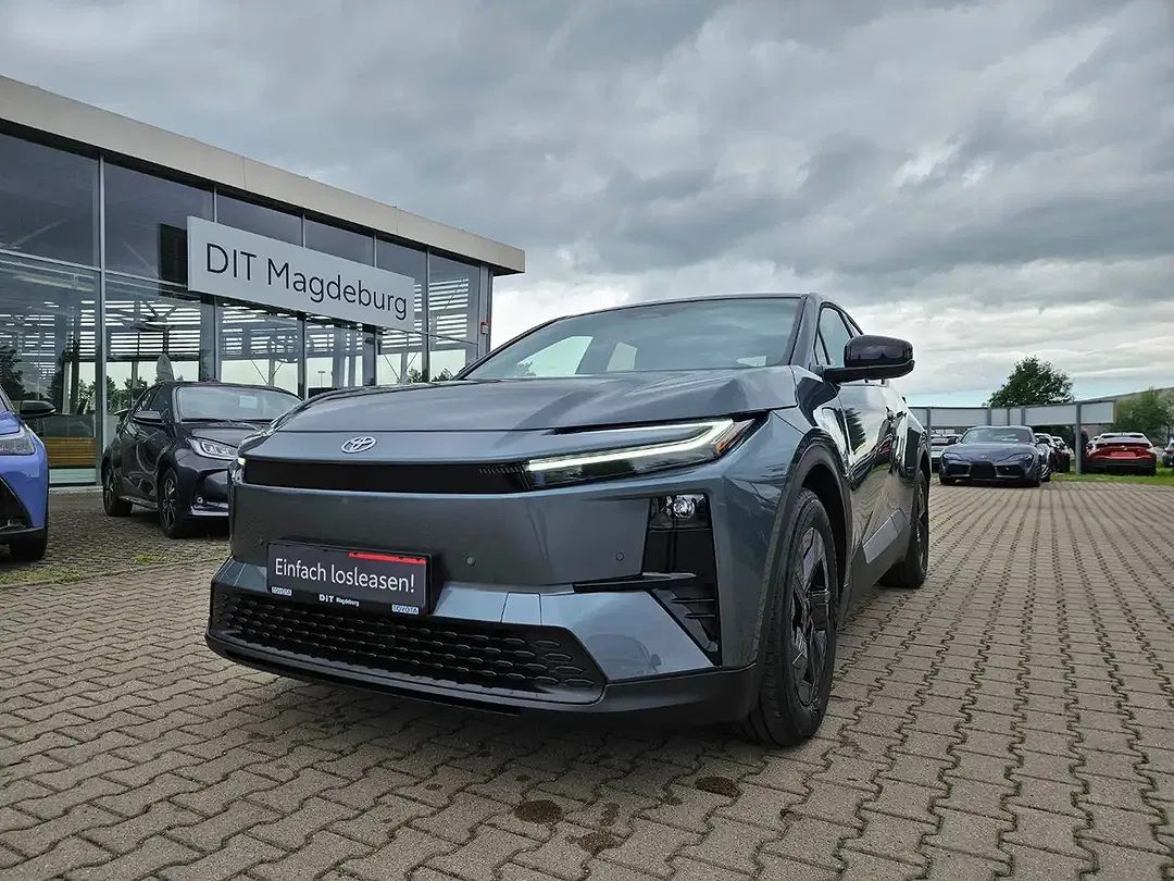 Toyota C-HR - Thumbnail 3