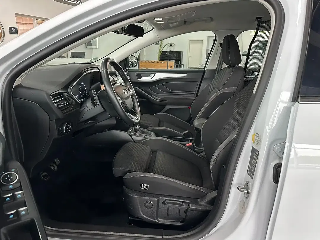 Ford Focus - Thumbnail 6