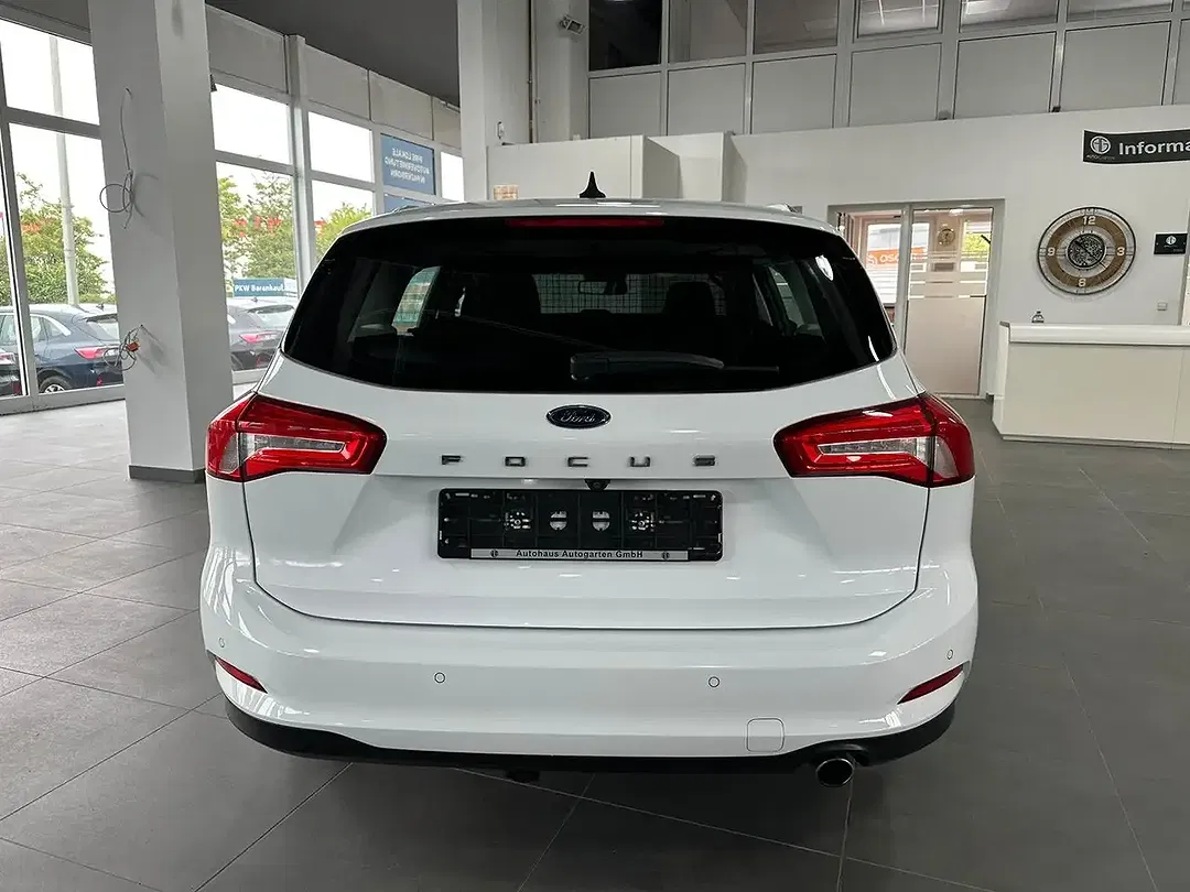 Ford Focus - Thumbnail 3