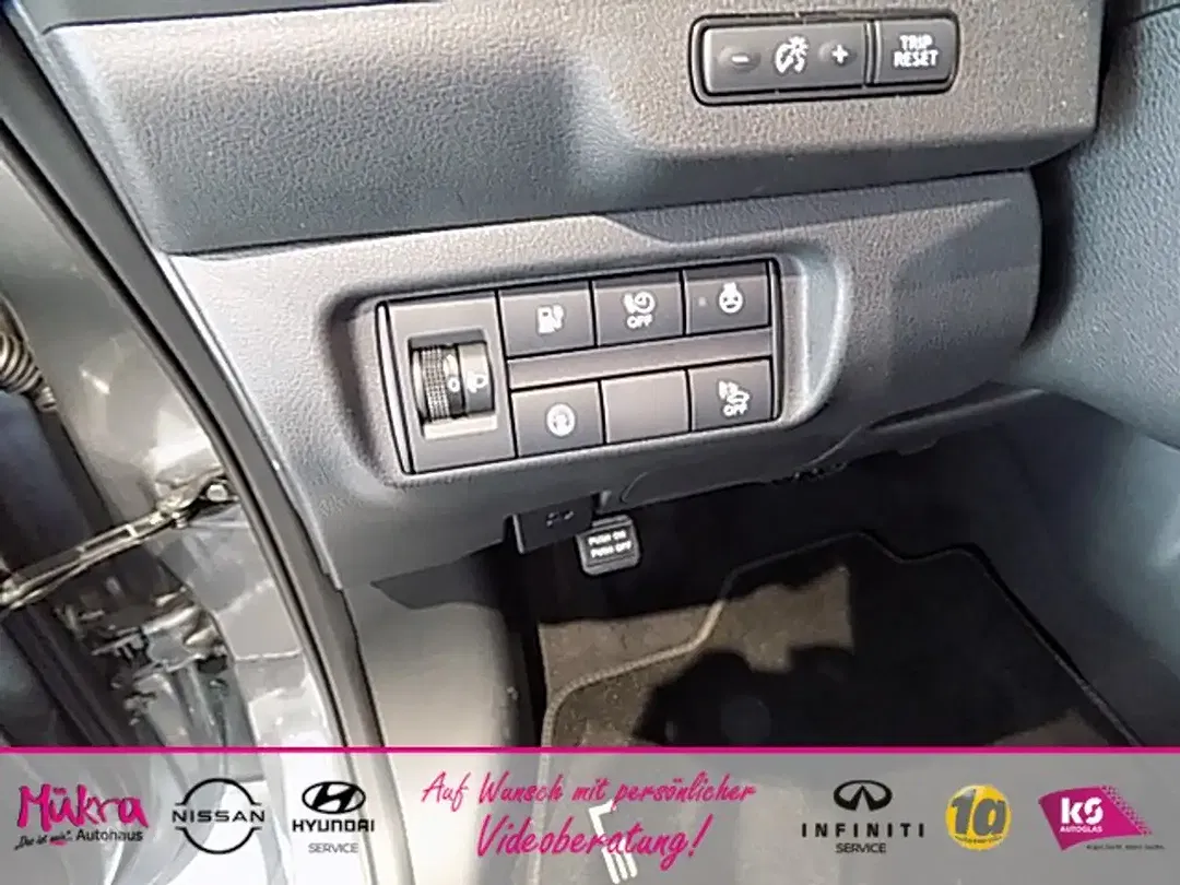 Nissan Leaf - Thumbnail 13