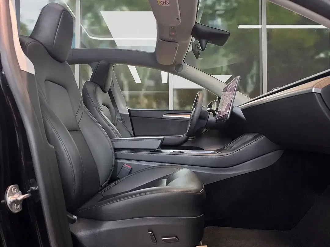 Tesla Model Y - Thumbnail 7