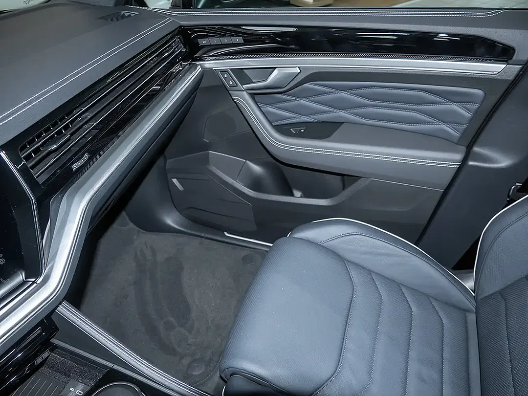 Volkswagen Touareg - Thumbnail 14